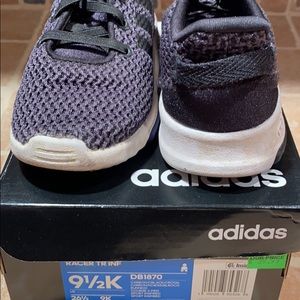 Adidas size 9.5c toddler shoes